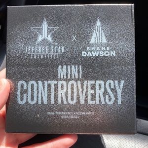 Mini controversy eye shadow pallet